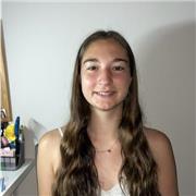 Atenta, responsable, trabajadora y educada. Daría clases a niños de 1-2 de la ESO